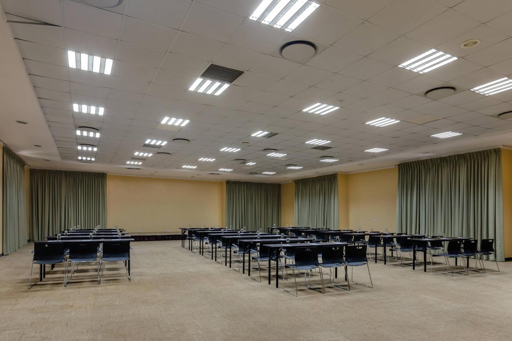Protea Hotel By Marriott Benin City Select Emotan Extérieur photo