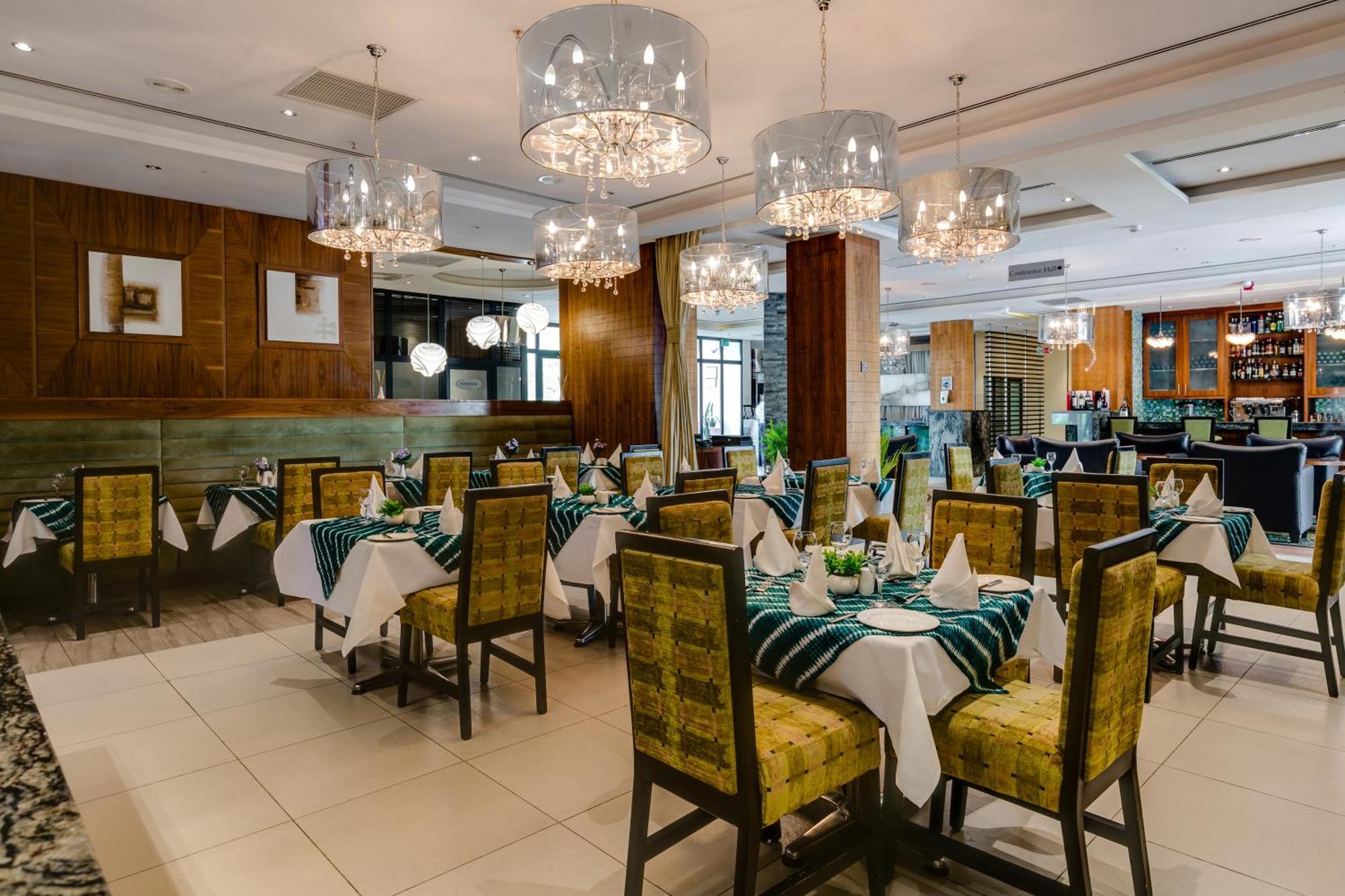 Protea Hotel By Marriott Benin City Select Emotan Extérieur photo