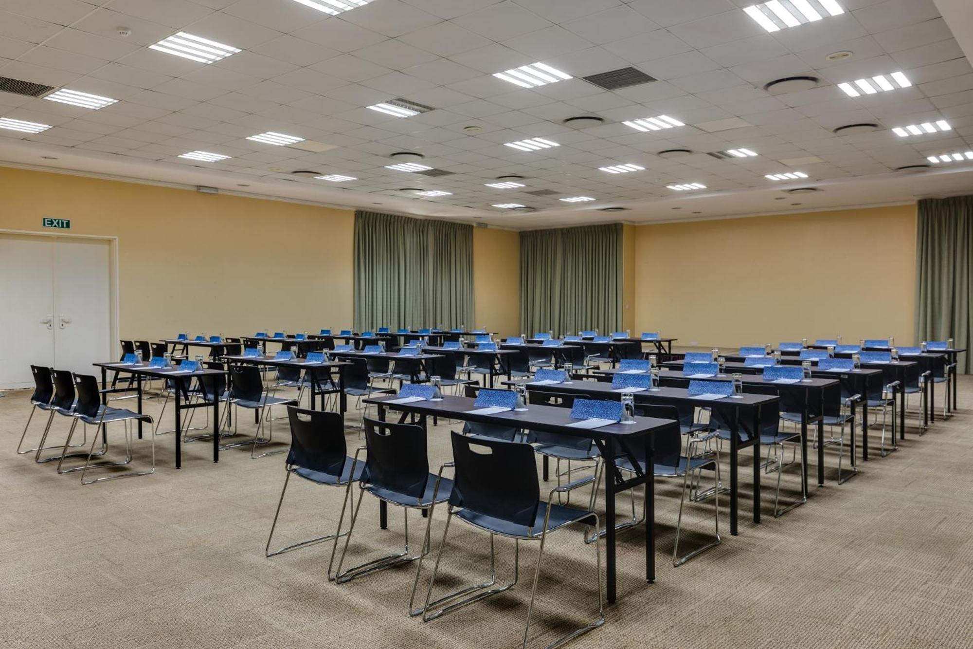 Protea Hotel By Marriott Benin City Select Emotan Extérieur photo