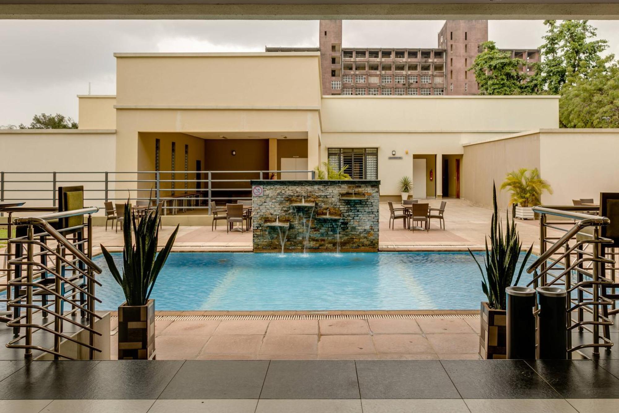 Protea Hotel By Marriott Benin City Select Emotan Extérieur photo