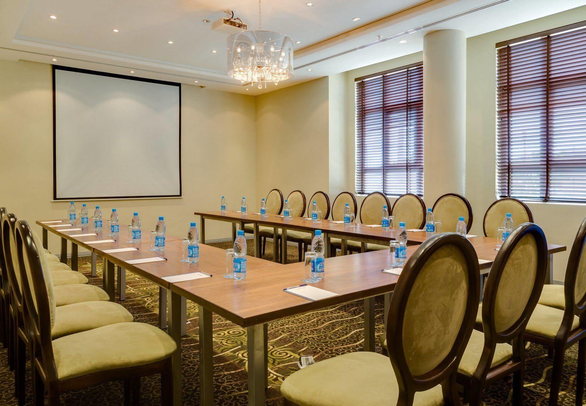 Protea Hotel By Marriott Benin City Select Emotan Extérieur photo